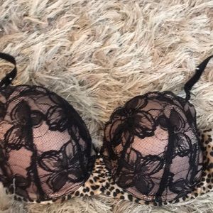 Victoria’s Secret 34D push-up bra